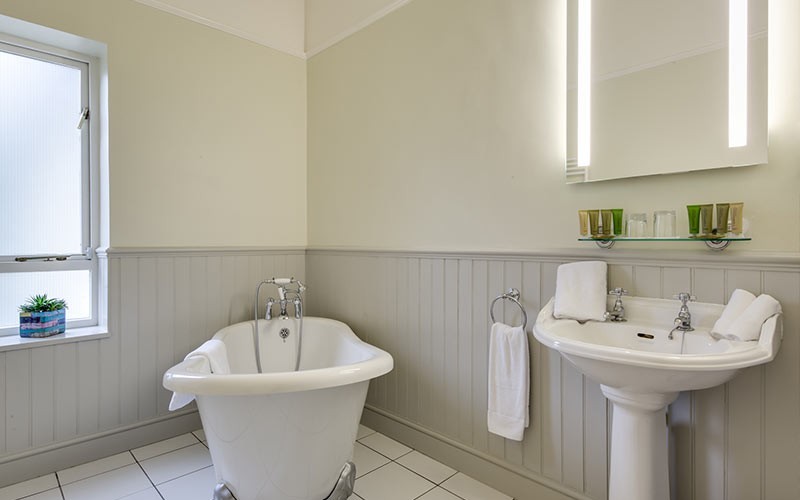 Suite Bathroom
